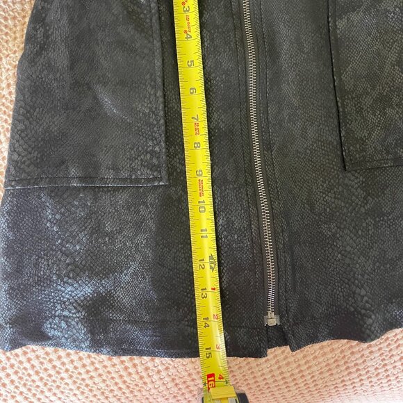 NWT Skies are Blue LA Black Snake Print Zip-up Miniskirt Size S - Picture 9 of 12